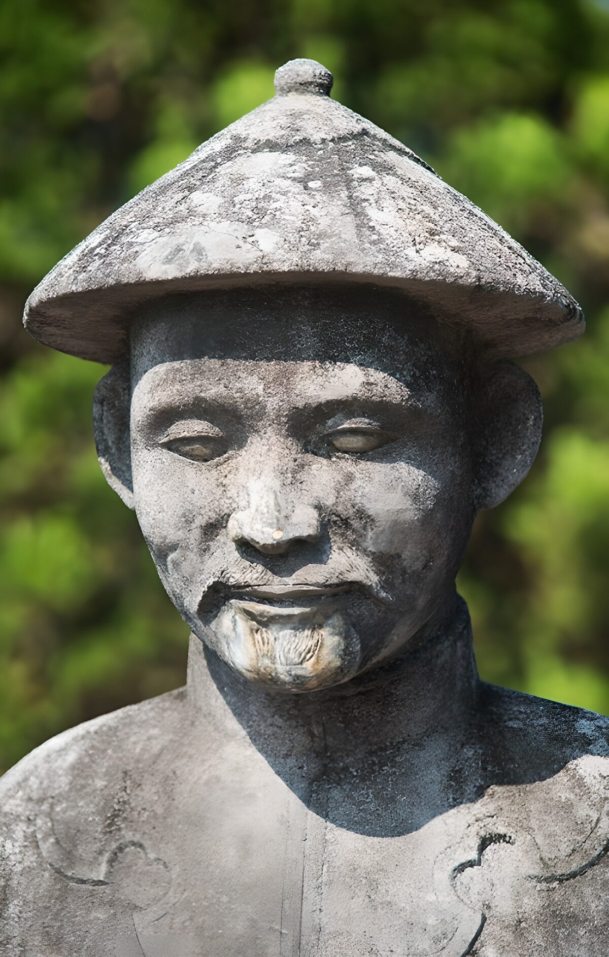 TPFR64282: Statue d'un sage en pierre
