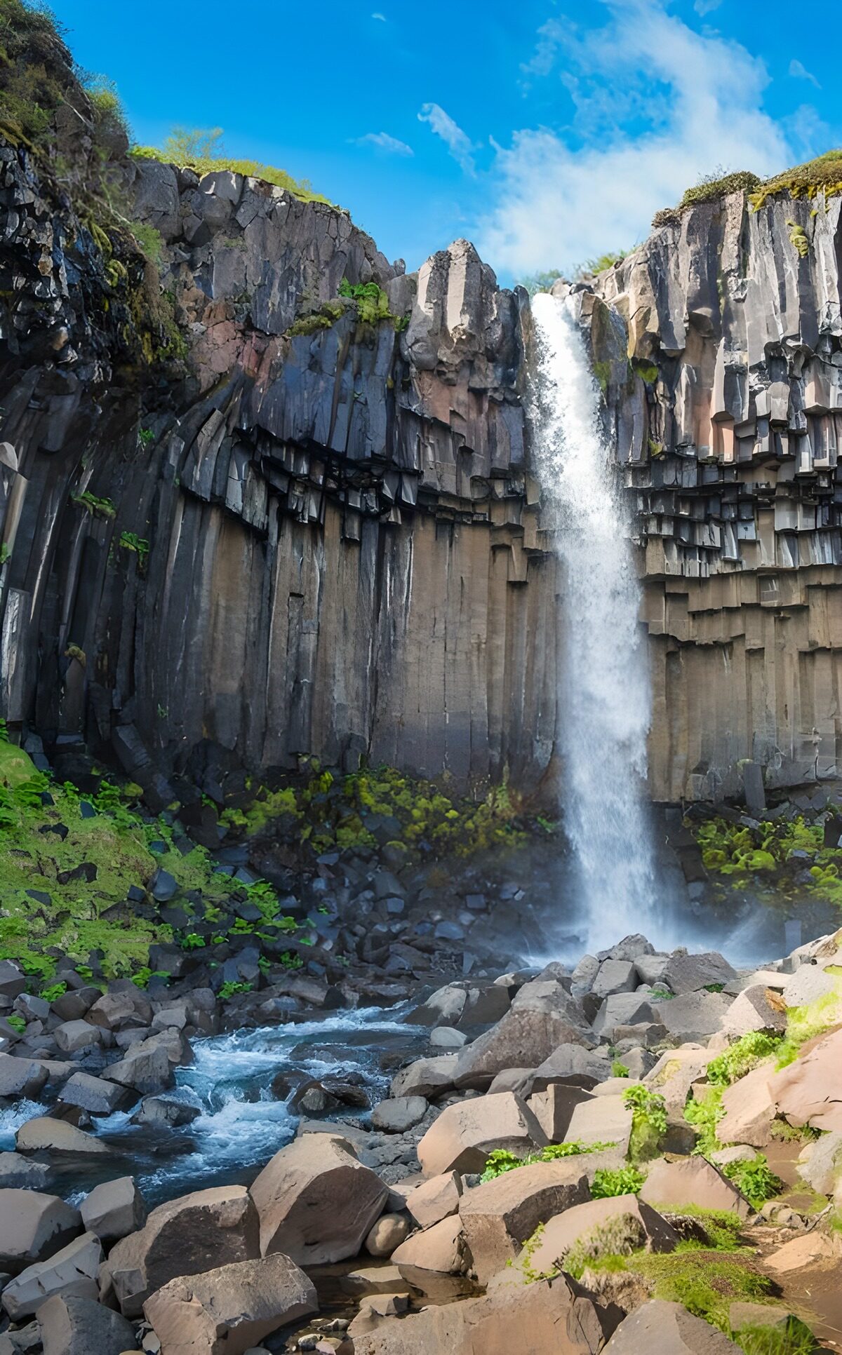 TPFR98898: Cascade de pierres basaltiques