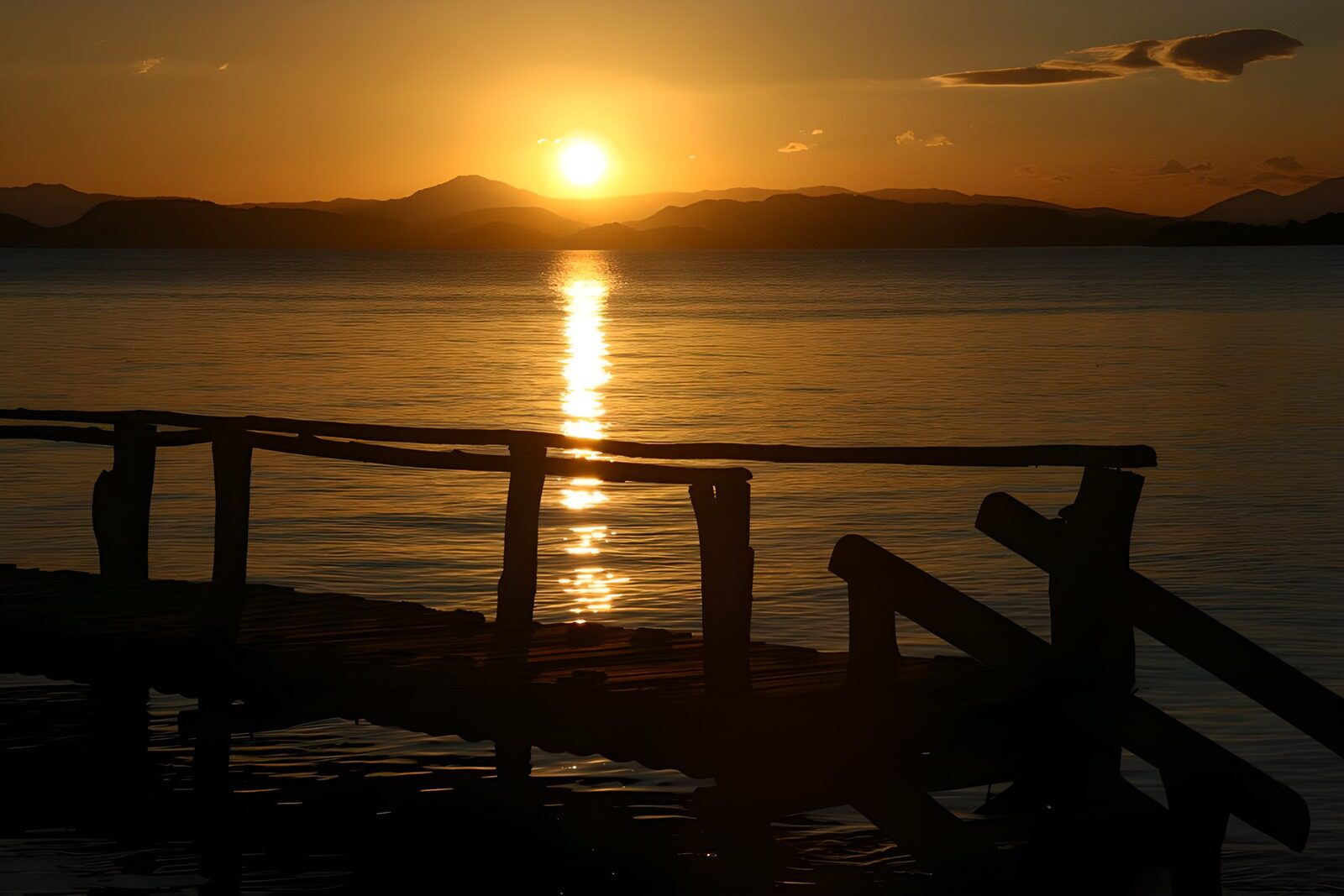 TPFR95971: Coucher de soleil sur le lac