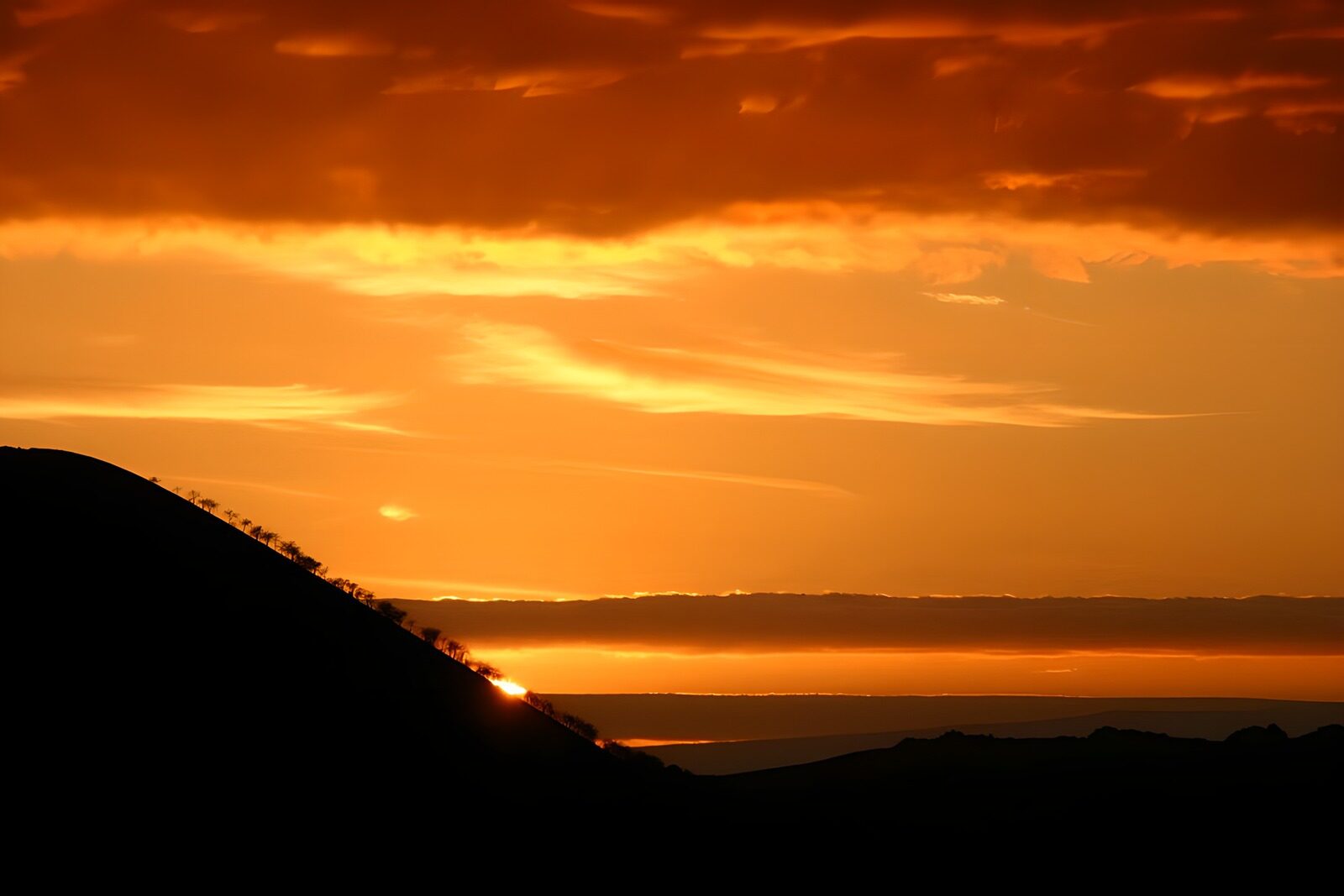 TPFR13603: Coucher de soleil sur les collines