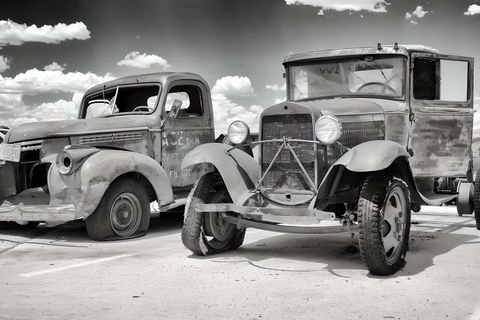 TPFR87623: Voitures anciennes abandonnées