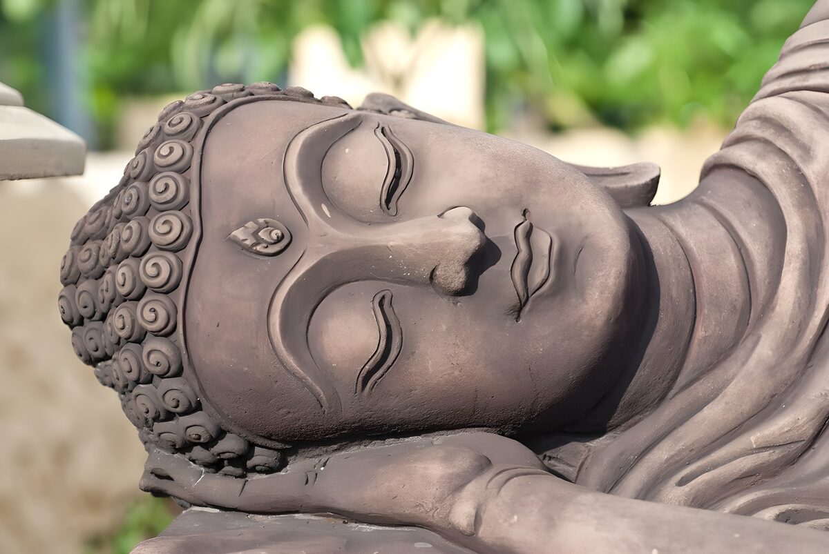 Statue de Bouddha en méditation profonde