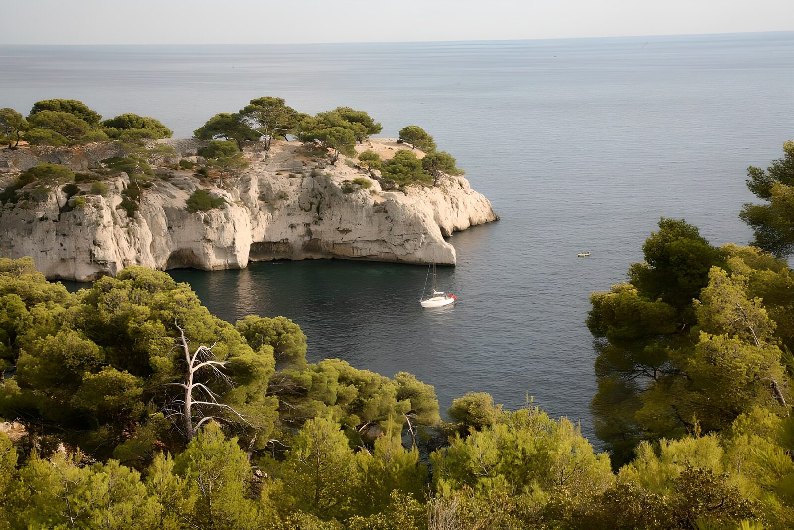 TPFR15175: Vue sur des calanques en France version 1