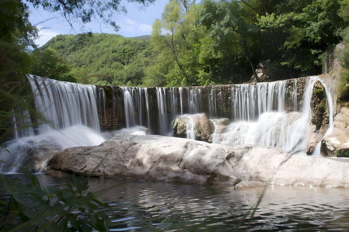 TPFR42517: Cascade majestueuse
