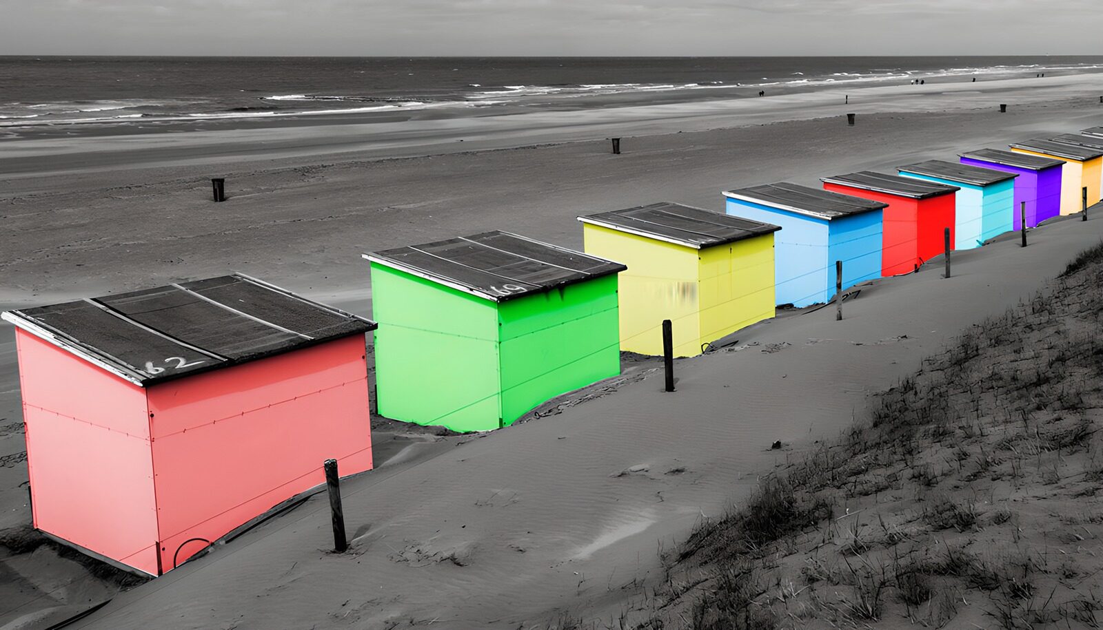 TPFR87306: Cabines de plage colorées sur le sable