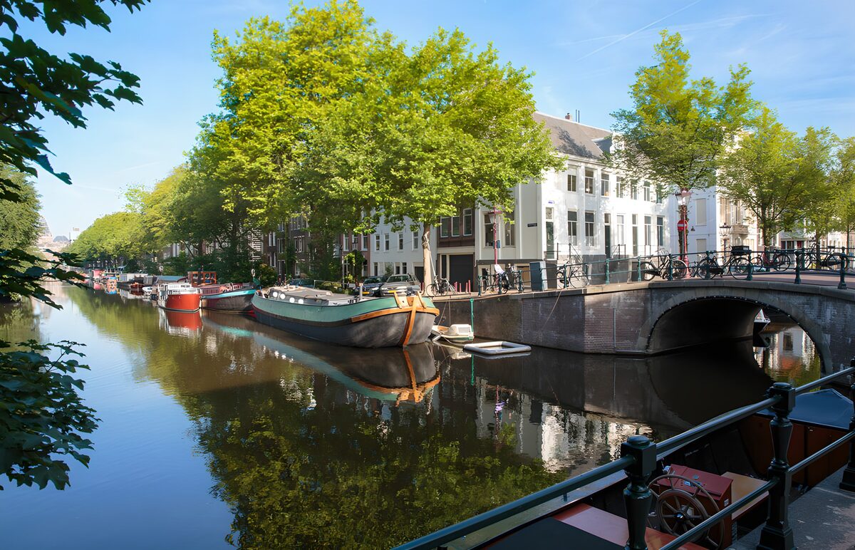 TPFR38480: "Un canal paisible à Amsterdam"