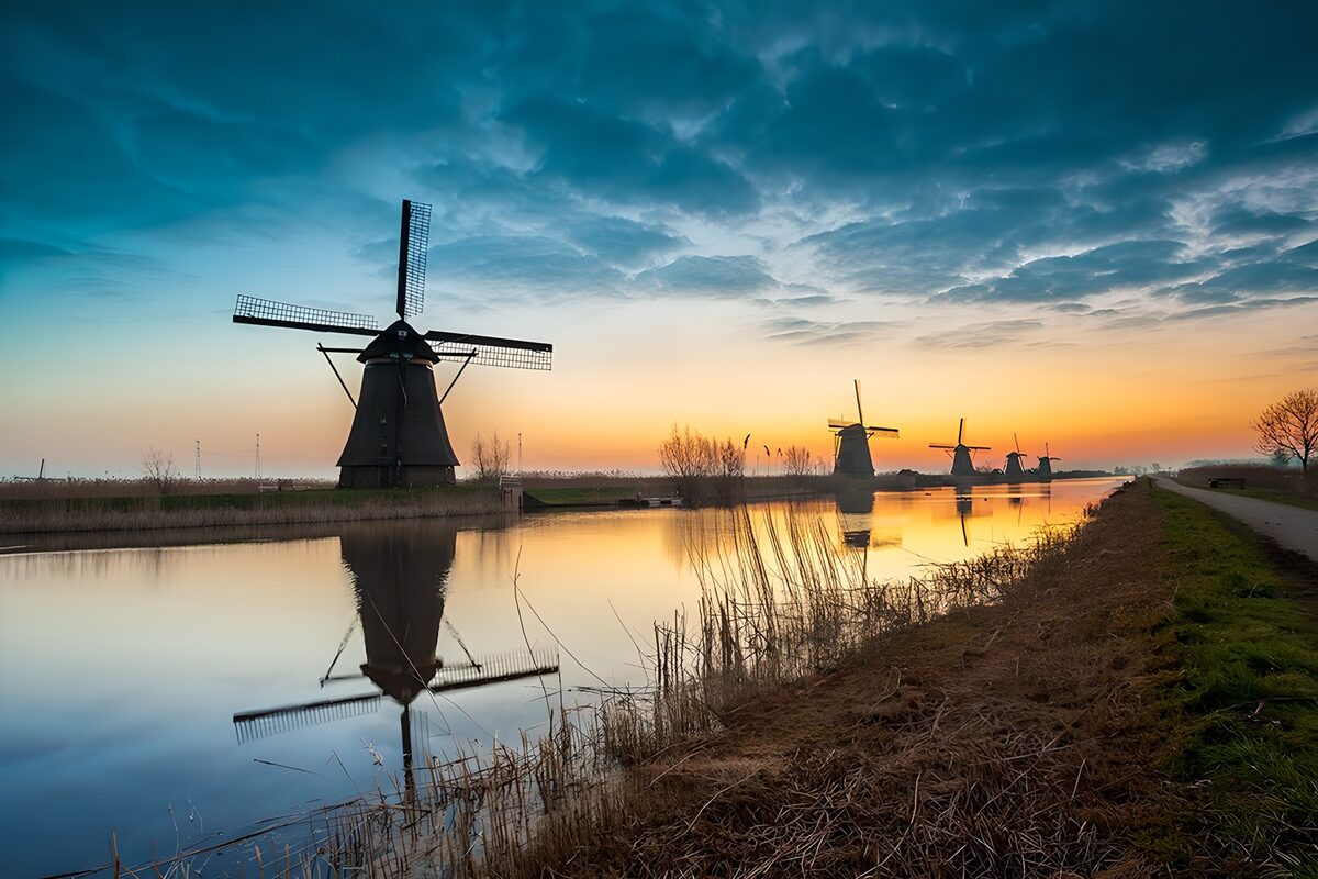 TPFR59367: Moulins au coucher de soleil