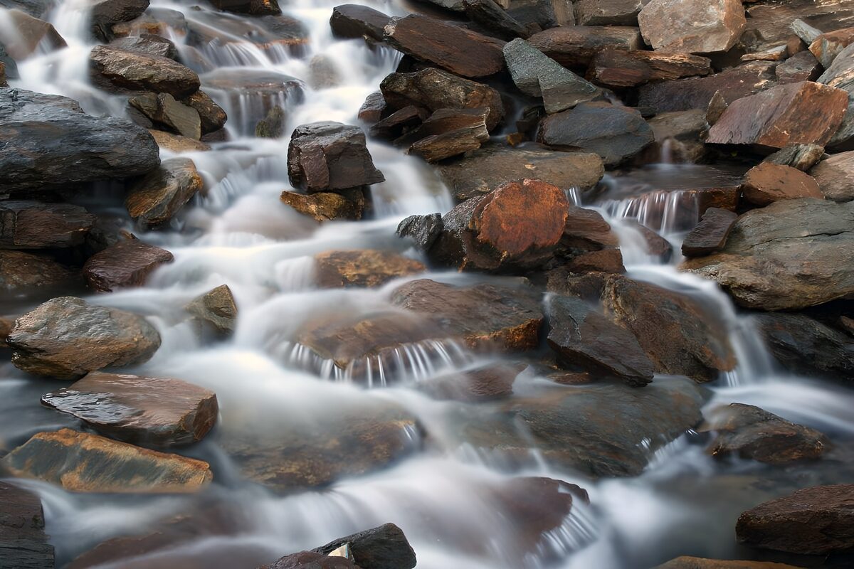 TPFR78441: Torrent paisible entre les rochers