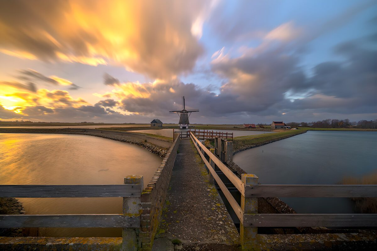TPFR25381: Lever de soleil sur le moulin