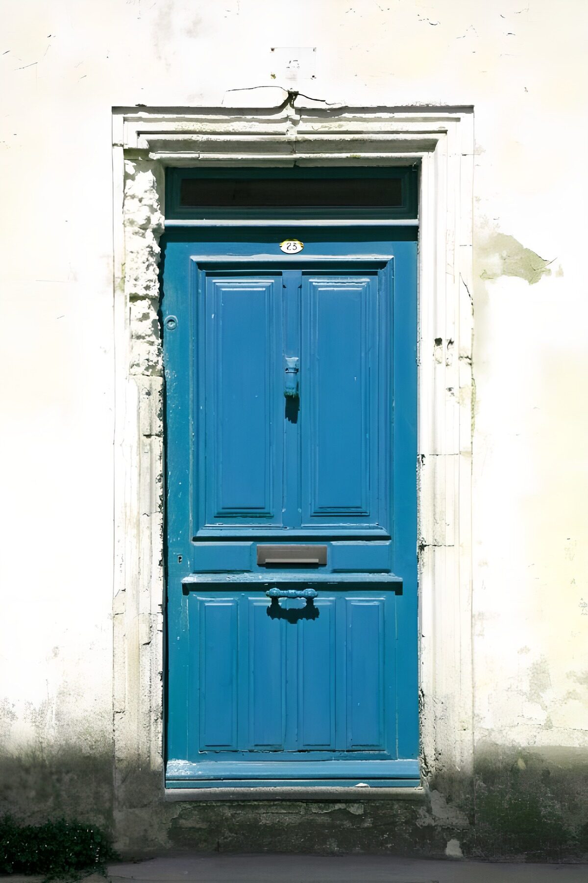 TPFR85340: Belle porte bleue d'une maison ancienne