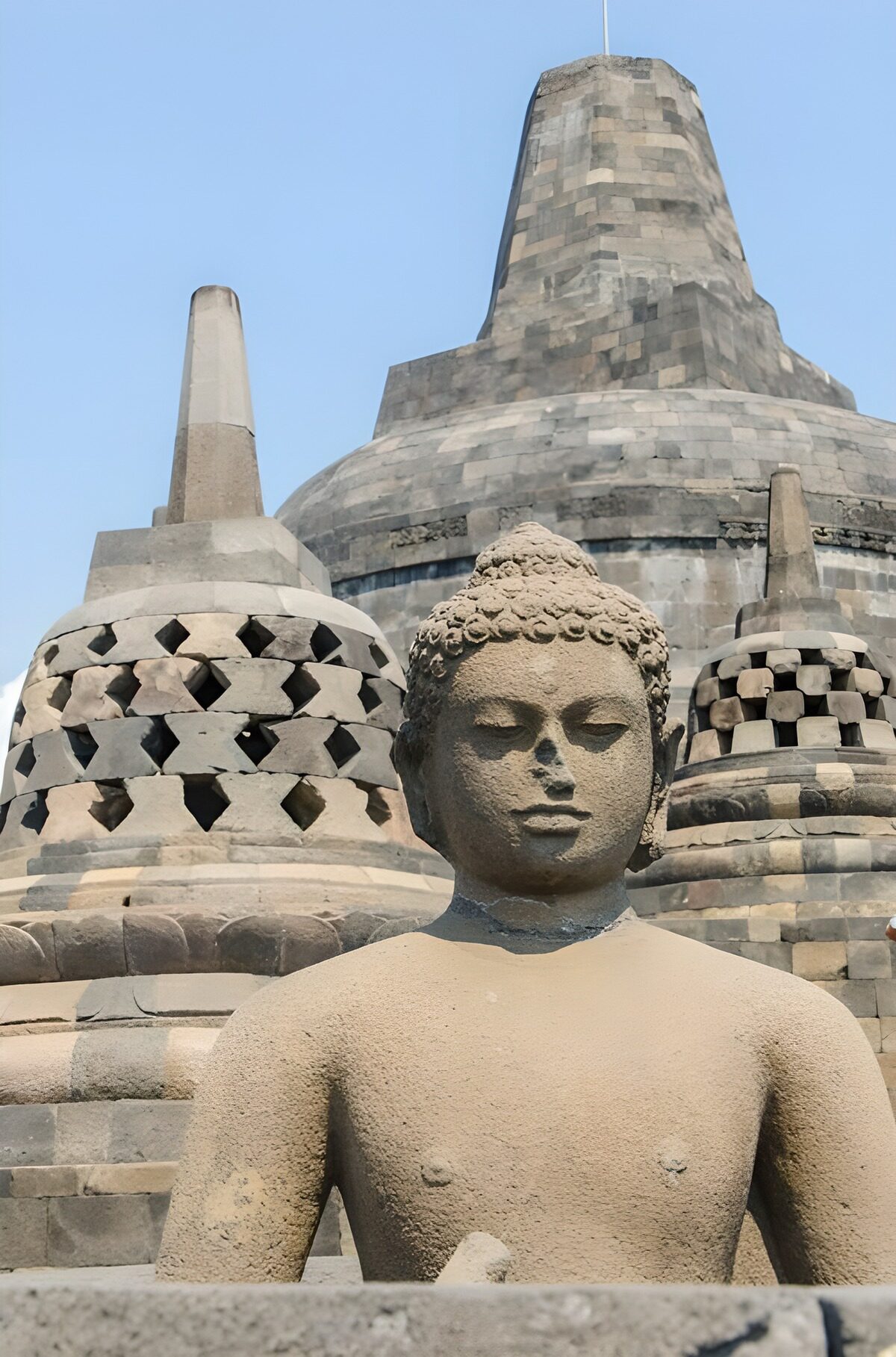 TPFR97083: : Statue du Bouddha à Borobudur
