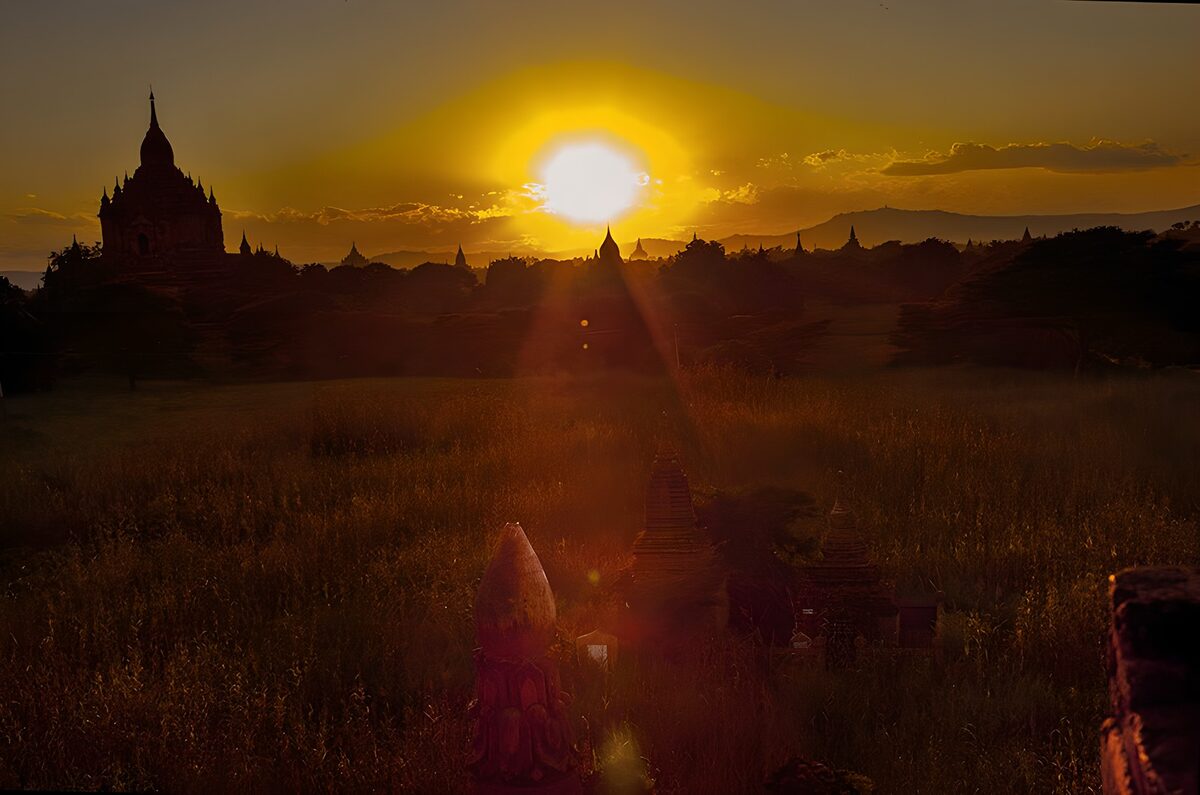 TPFR47892: Coucher de soleil sur Bagan