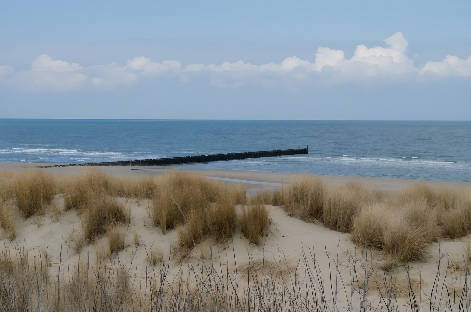 TPFR57283: Plage calme avec jetée en bois