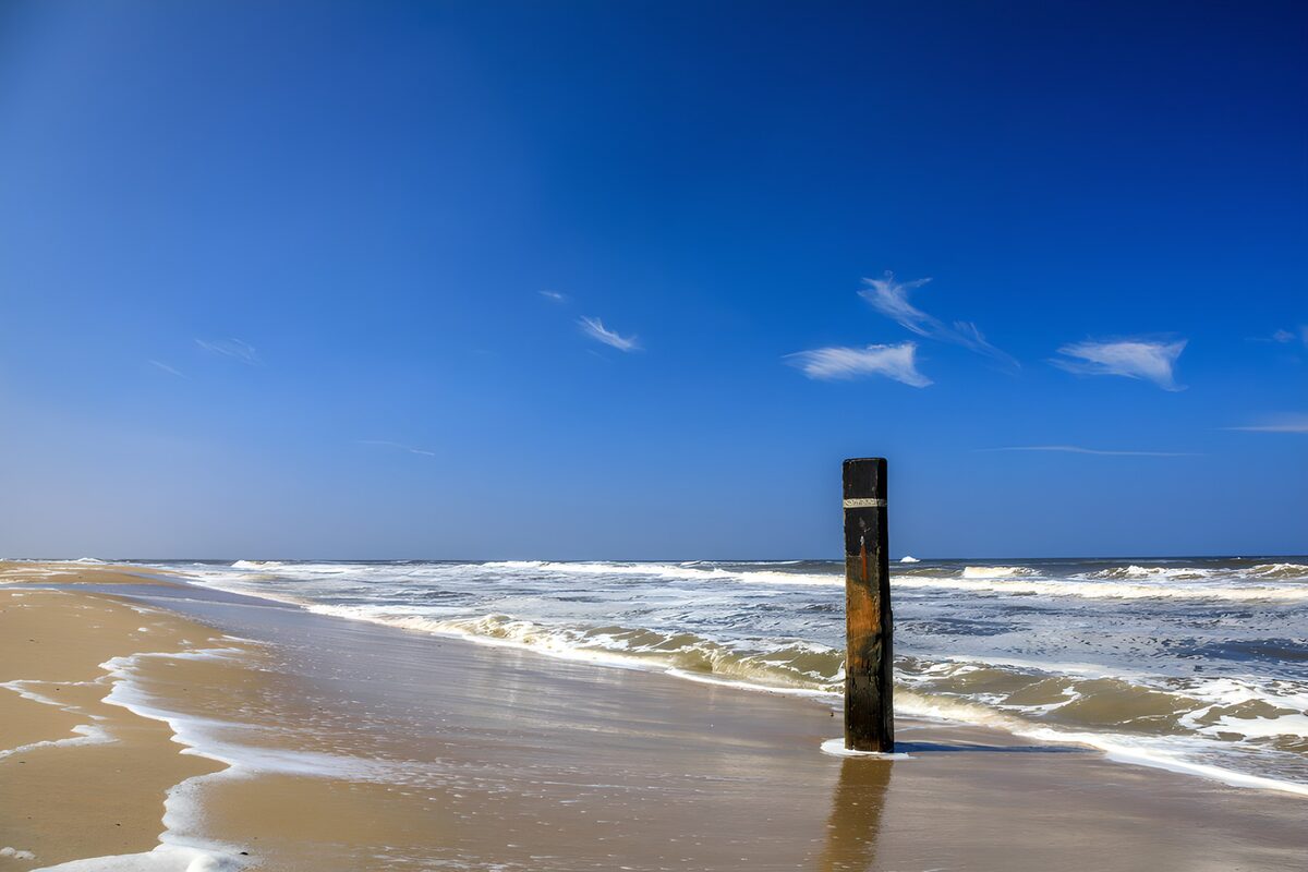 TPFR25251: Plage paisible au bord de l'océan