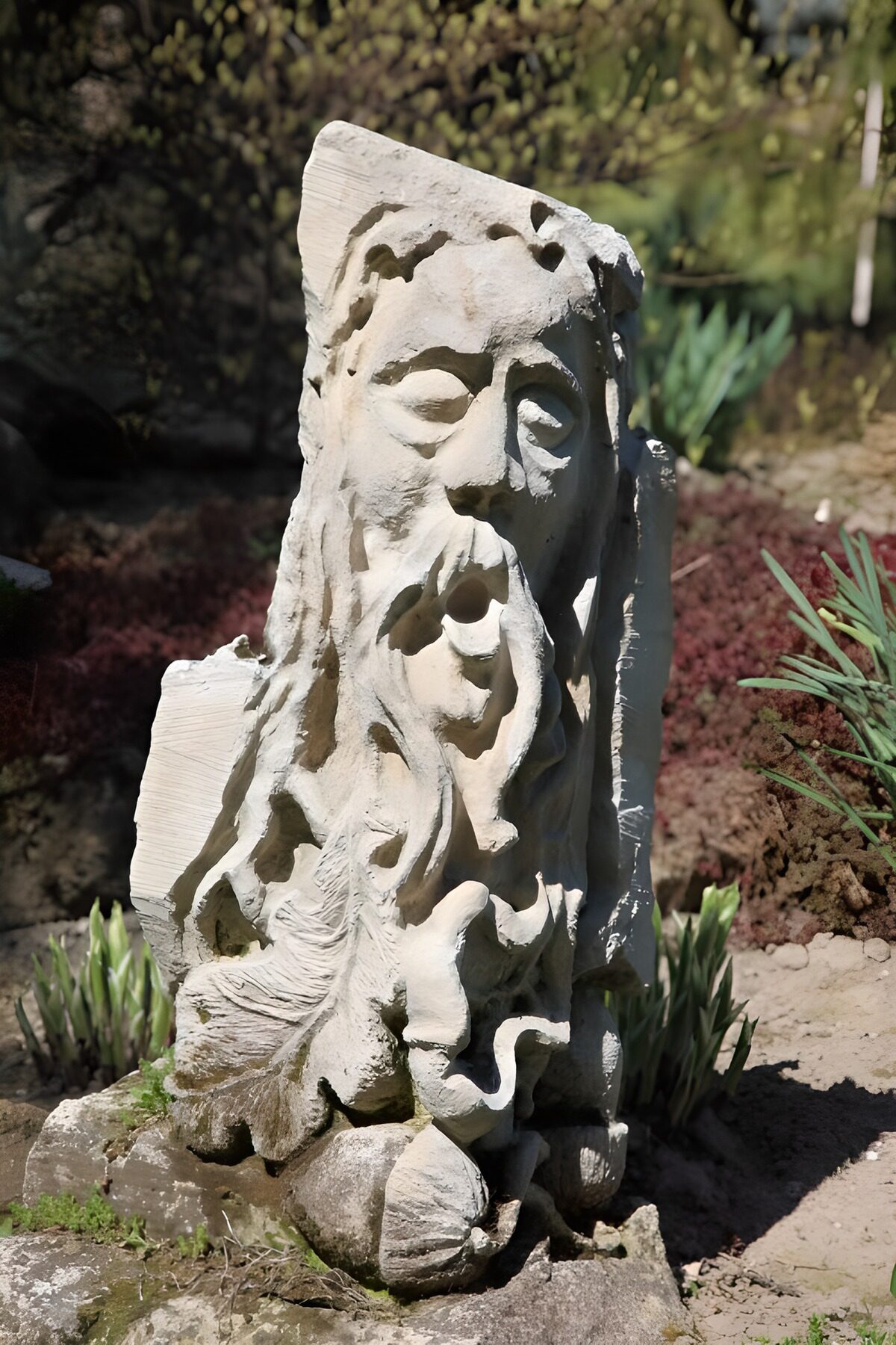 TPFR81320: Sculpture d'un homme à la barbe