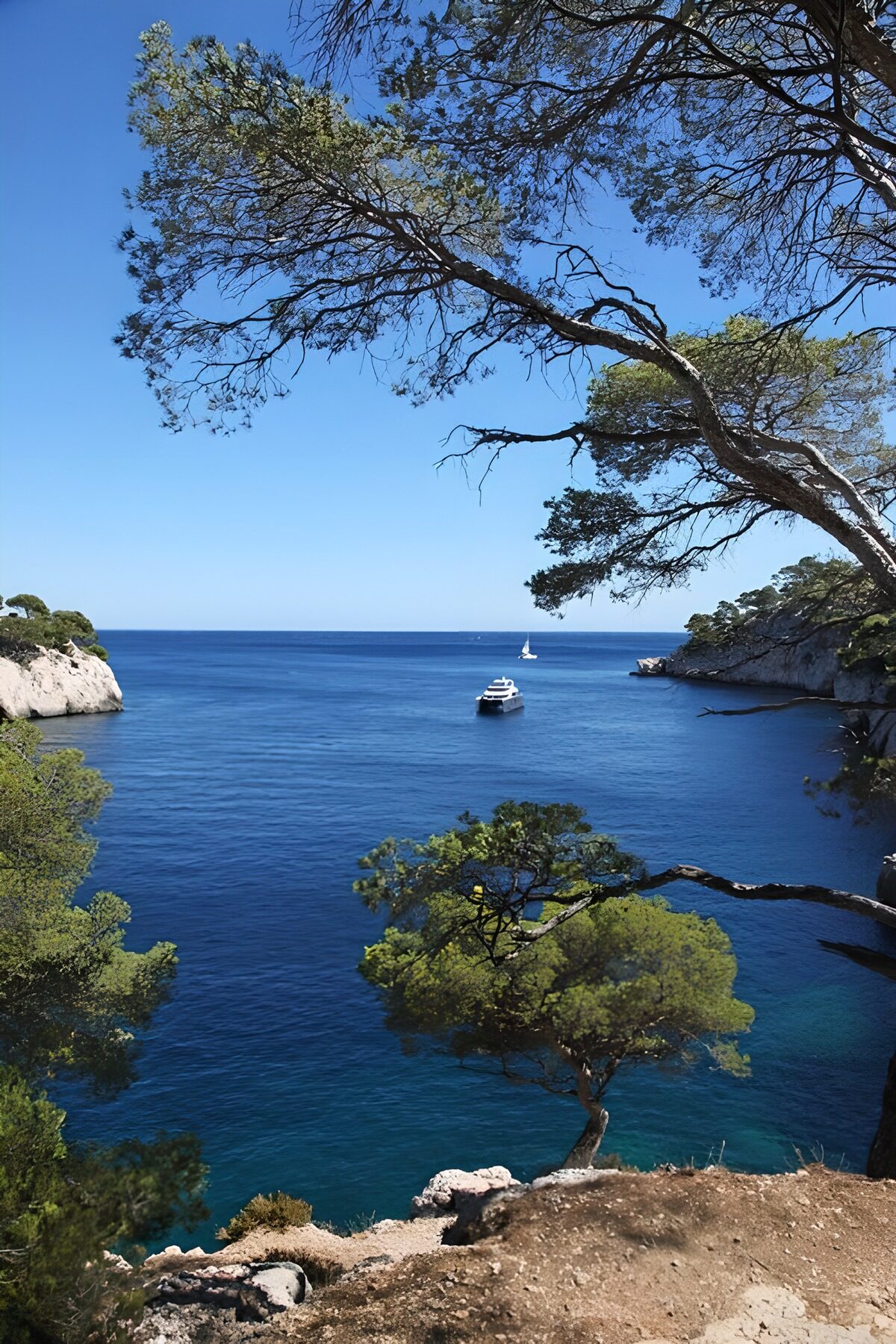 TPFR29004: Beauté des calanques ensoleillées