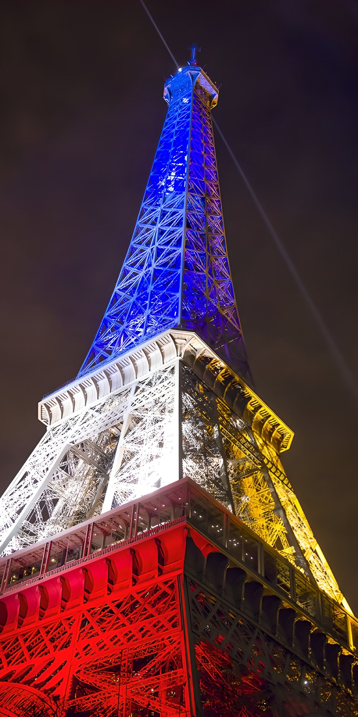 TPFR90598: La Tour Eiffel illuminée