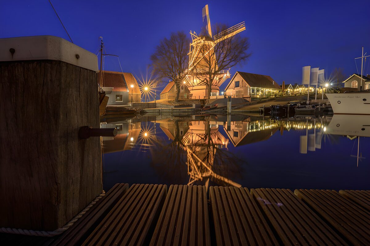 TPFR90212: Moulins et reflets au crépuscule
