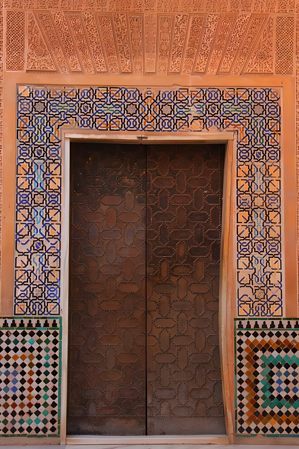 TPFR95112: Porte ornée d'un palais marocain