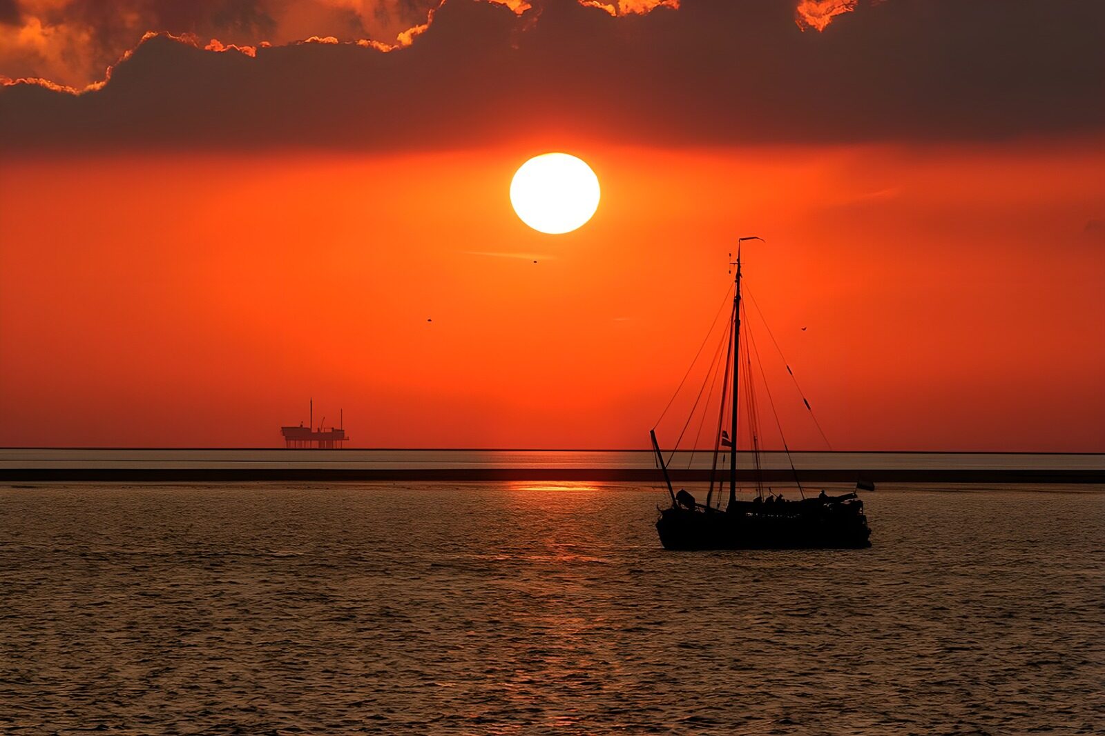 TPFR84934: Magie du coucher de soleil sur la mer