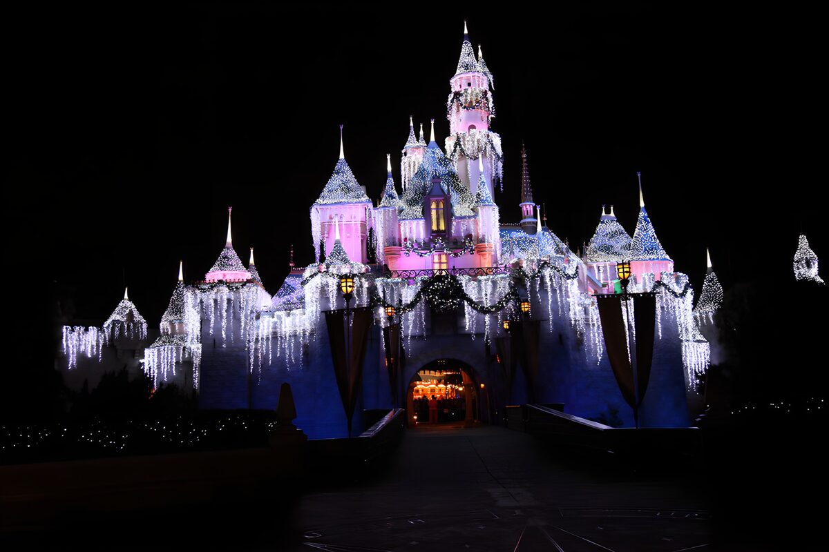 TPFR76654: Château illuminé pour Noël