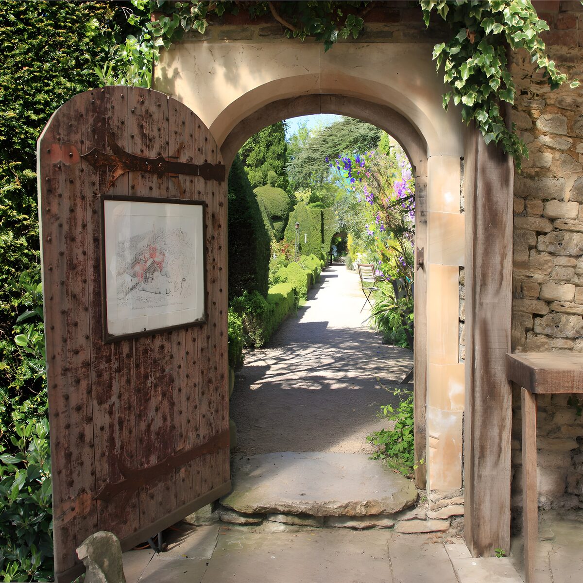TPFR57932: Portail vers le jardin secret