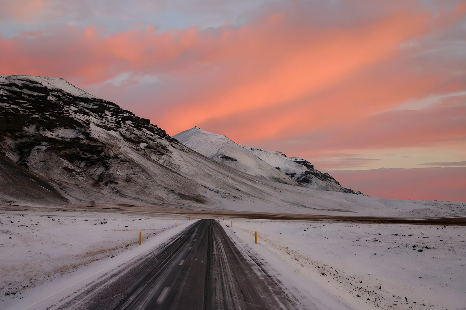 TPFR40857: Route paisible sous un ciel coloré