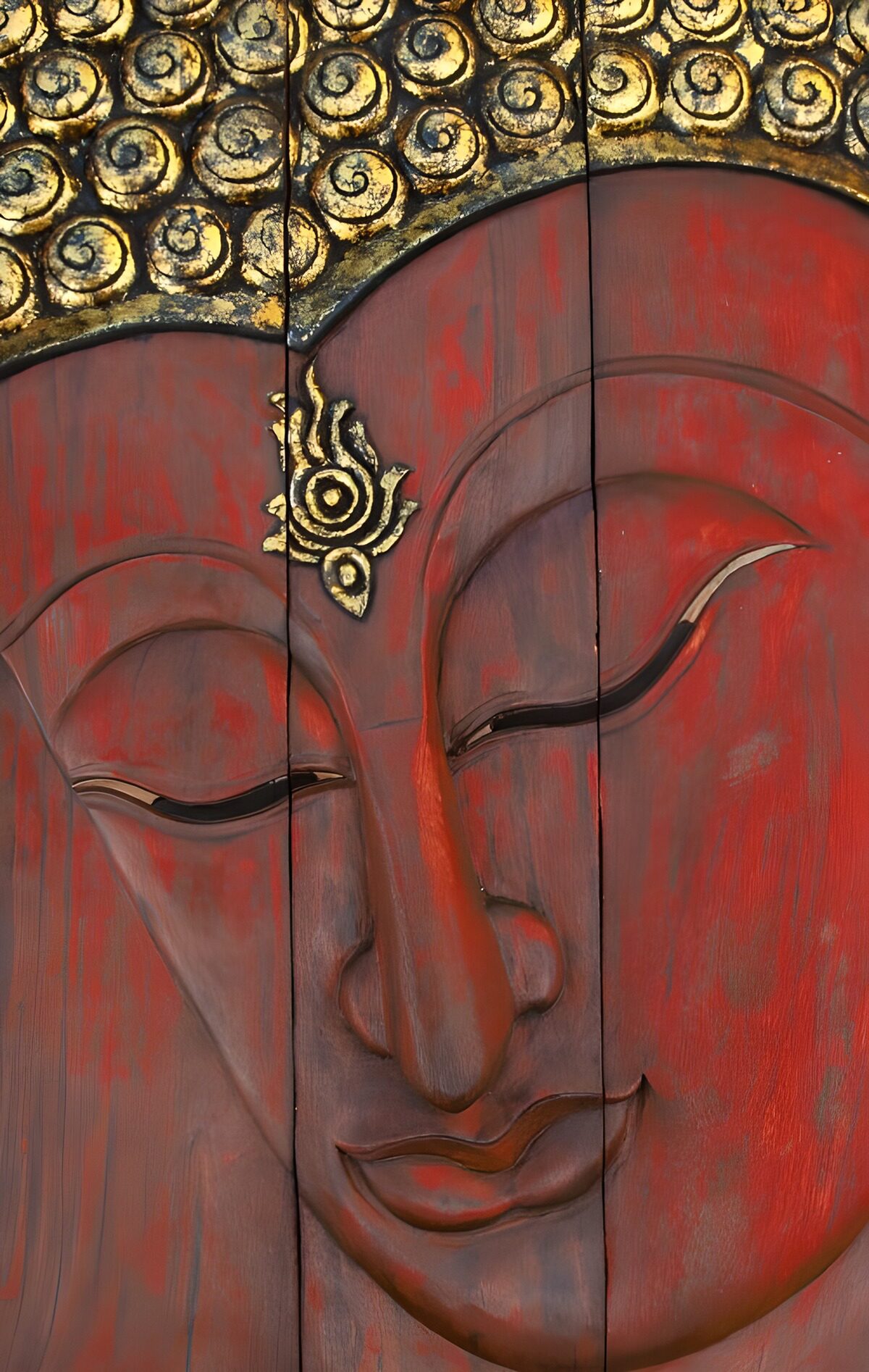 Visage de Bouddha en bois sculpté