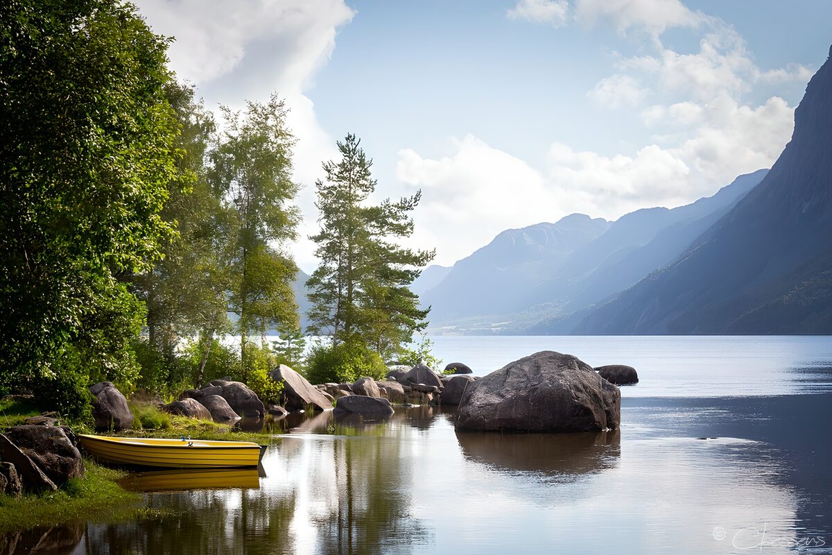 TPFR68734: Paysage paisible au bord du lac