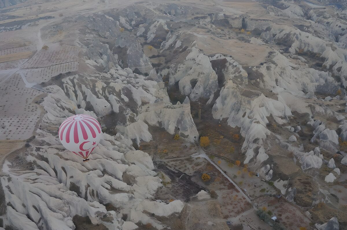TPFR33171: Montgolfière au-dessus de la Cappadoce