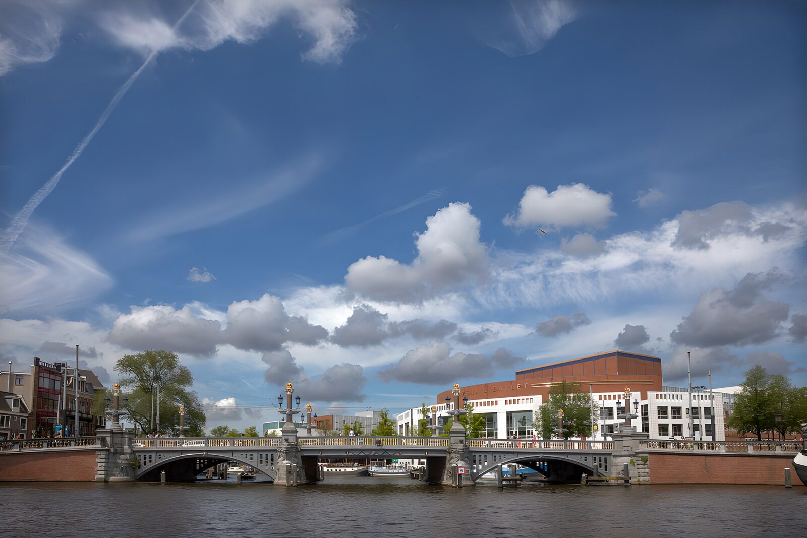 TPFR94905: Pont emblématique d'Amsterdam