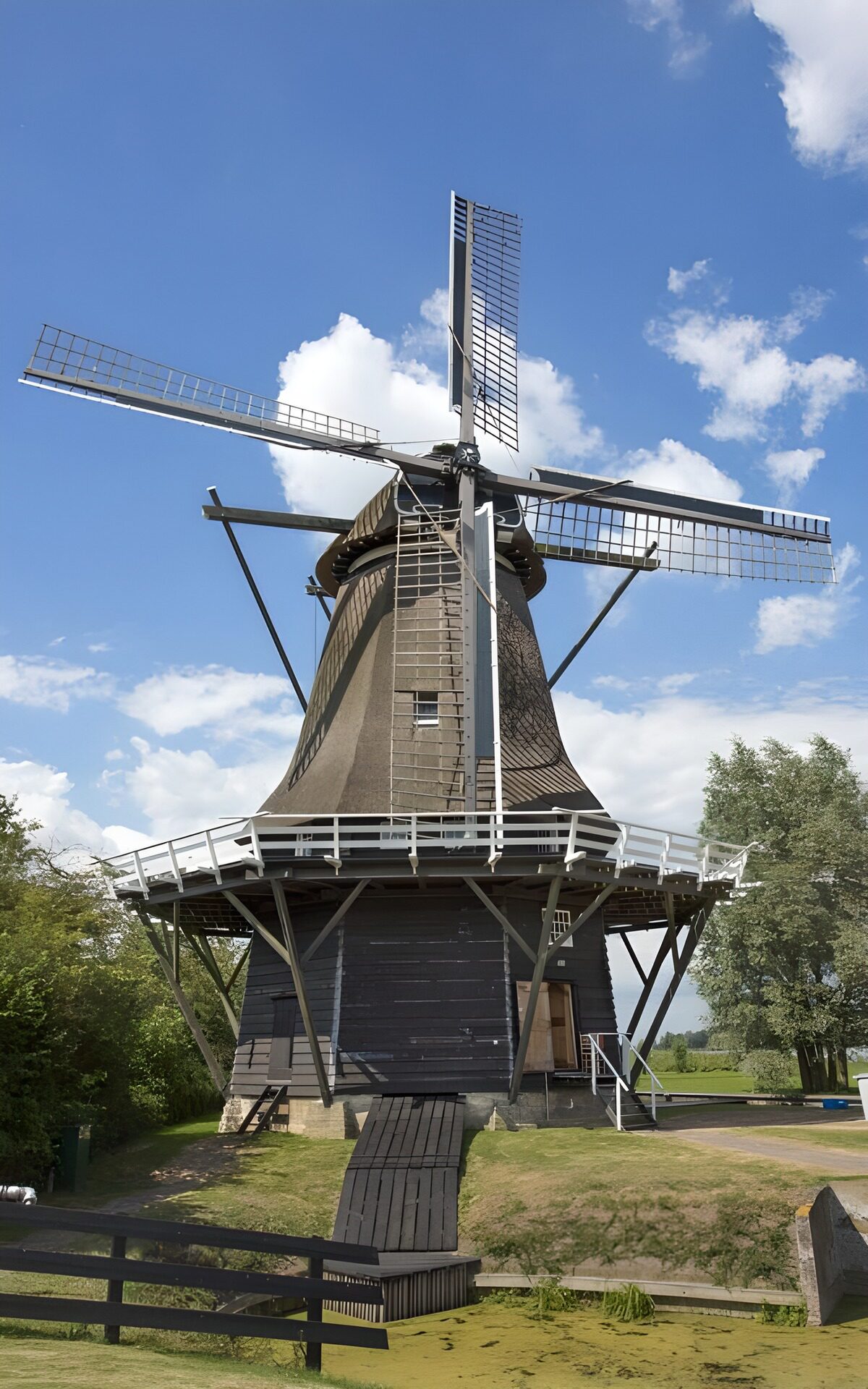 TPFR57675: Moulin à vent sous un ciel bleu