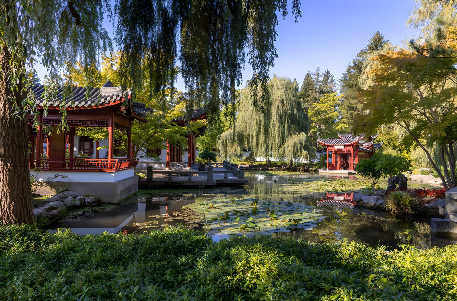 TPFR92074: Jardin paisible avec pavillons chinois