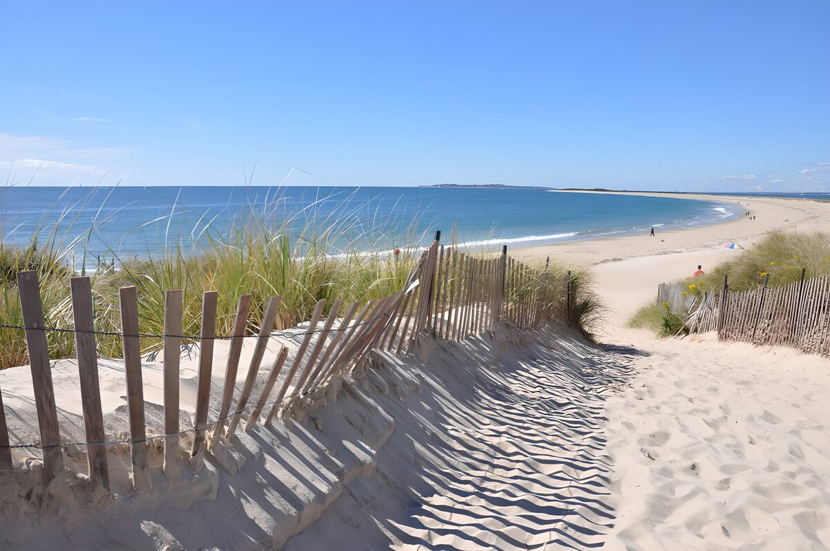 TPFR48105: Plage tranquille avec dunes de sable