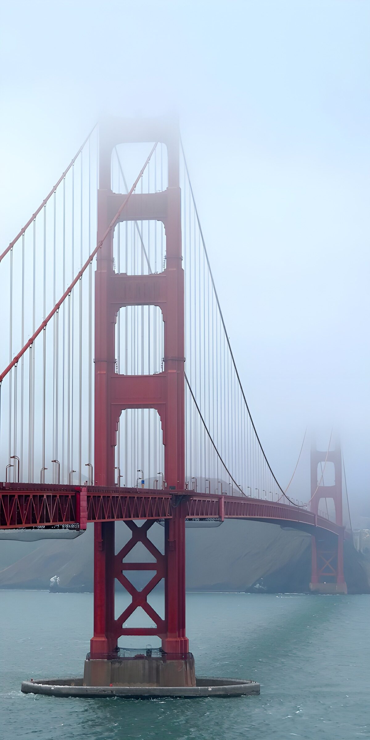 TPFR32843: Pont suspendu baigné dans la brume