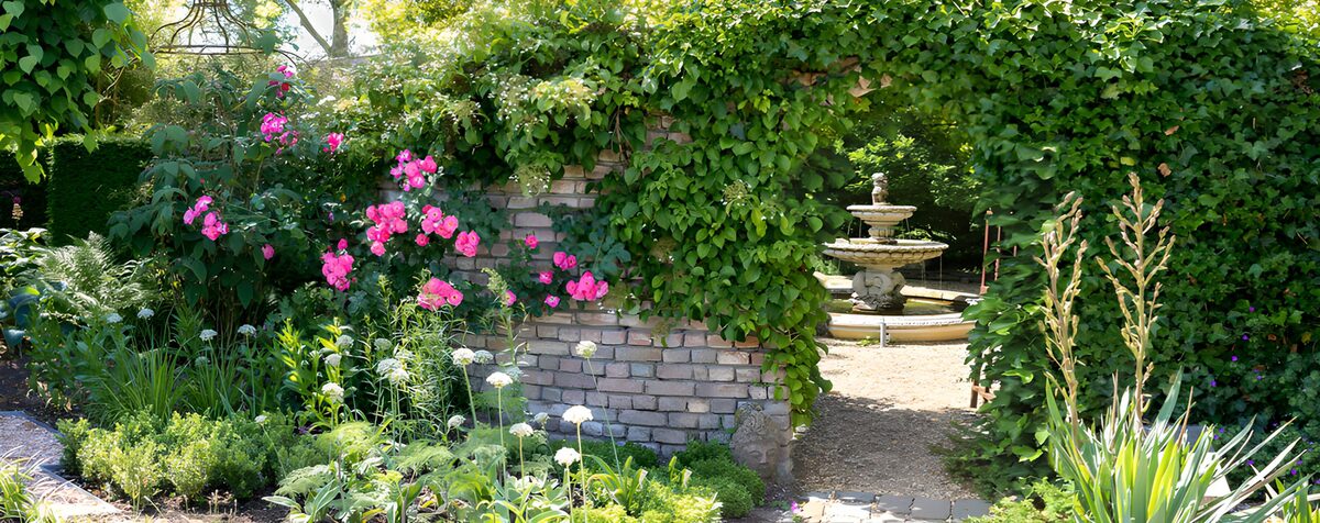 Jardin secret avec fontaine